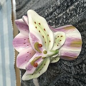 2004HH Flower Egg Holder Retired